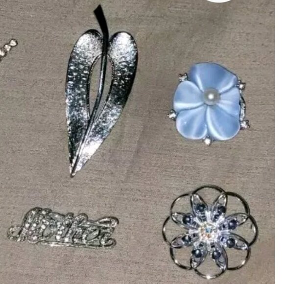 9 Vintage Silver Tone Brooches - Picture 2 of 10